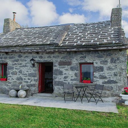 1844 Seascape Cottage Is Located On The Wild Atlantic Way Fanore Exterior foto